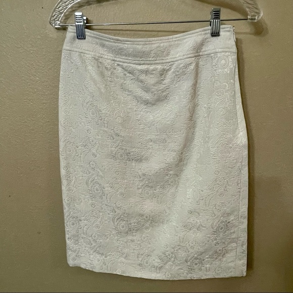 Ann Taylor sz 8 Ivory Cream Embossed Patterned Classic Side Zip Pencil Skirt - Picture 1 of 9